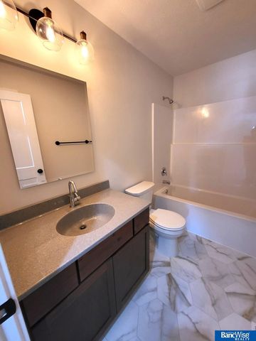 7621 Gulls Way, Lincoln, NE 68514