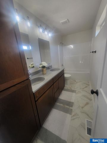 7621 Gulls Way, Lincoln, NE 68514