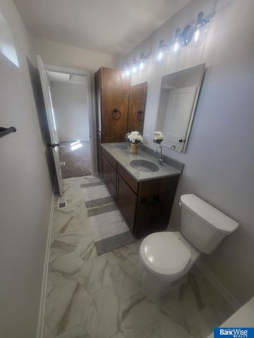 7621 Gulls Way, Lincoln, NE 68514