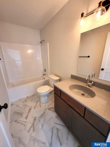 7621 Gulls Way, Lincoln, NE 68514