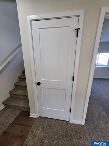 7621 Gulls Way, Lincoln, NE 68514