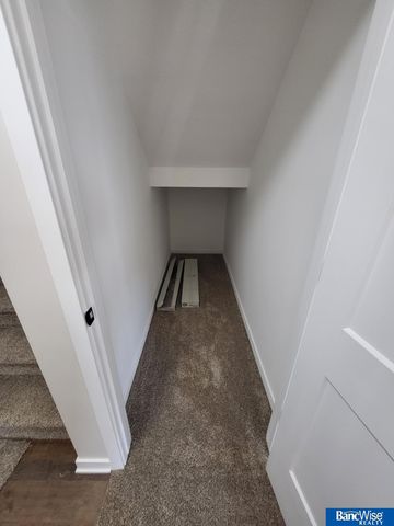 7621 Gulls Way, Lincoln, NE 68514