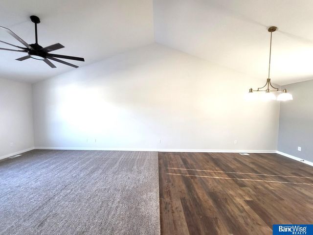 7621 Gulls Way, Lincoln, NE 68514