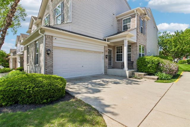 916 KINGS CANYON Drive, Streamwood, IL 60107