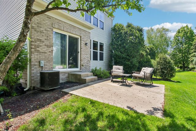 916 KINGS CANYON Drive, Streamwood, IL 60107