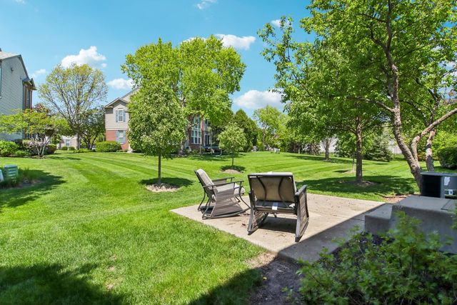 916 KINGS CANYON Drive, Streamwood, IL 60107