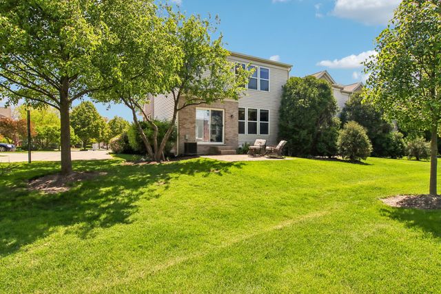 916 KINGS CANYON Drive, Streamwood, IL 60107