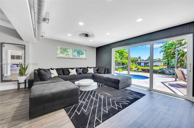 2407 Nassau Ln, Fort Lauderdale, FL 33312
