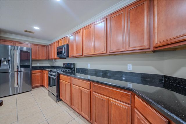 315 Remington Green Court, Houston, TX 77073