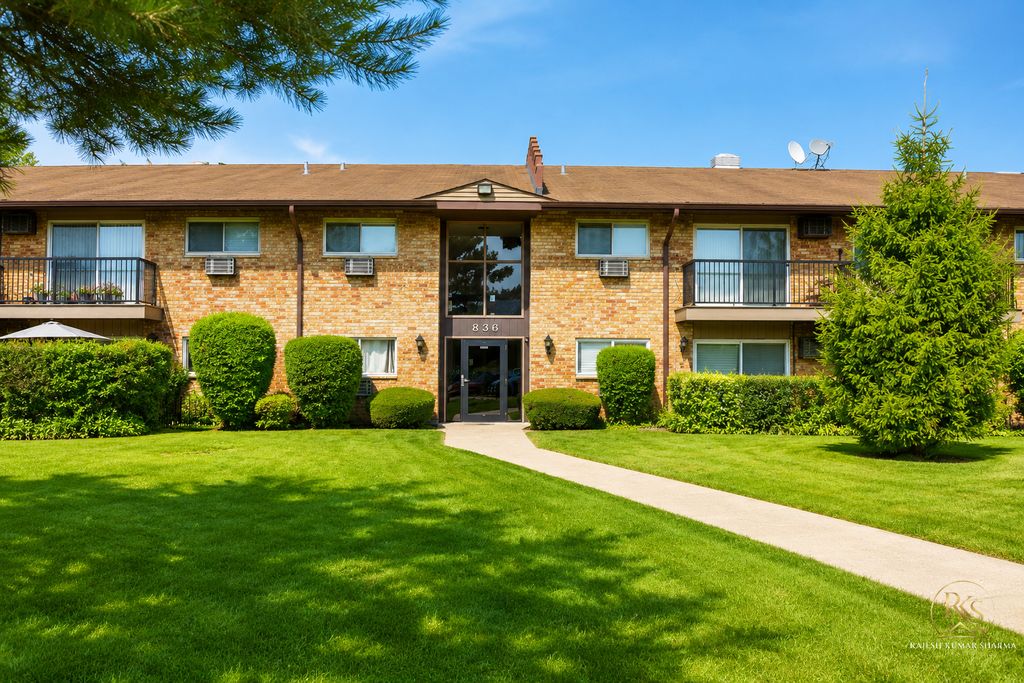 836 E Old Willow Road 213, Prospect Heights, IL 60070