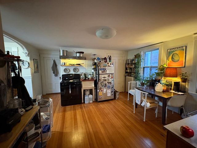 33 Beacon St, Somerville, MA 02143