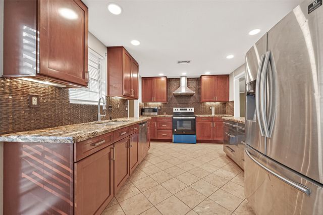 13702 Ella Lee Lane, Houston, TX 77077