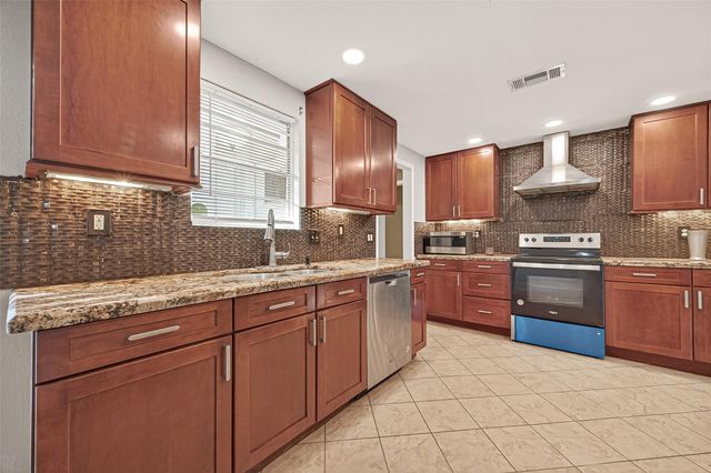 13702 Ella Lee Lane, Houston, TX 77077