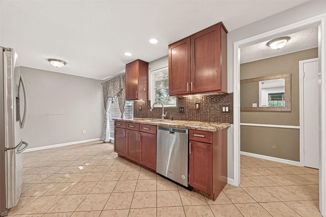 13702 Ella Lee Lane, Houston, TX 77077