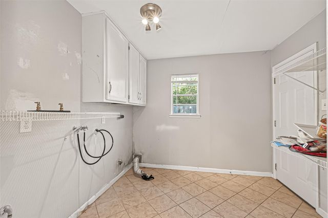 13702 Ella Lee Lane, Houston, TX 77077