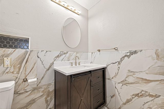 13702 Ella Lee Lane, Houston, TX 77077