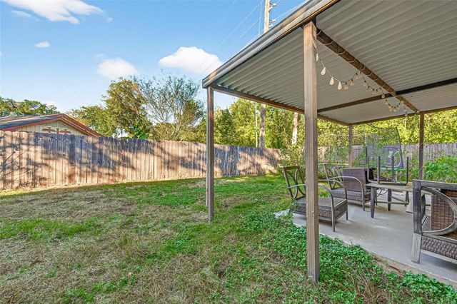 13702 Ella Lee Lane, Houston, TX 77077
