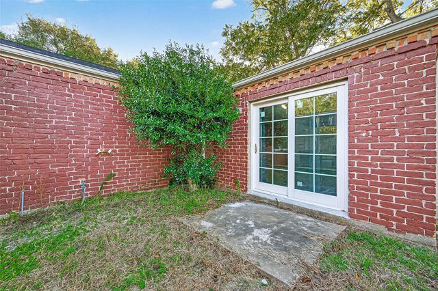 13702 Ella Lee Lane, Houston, TX 77077