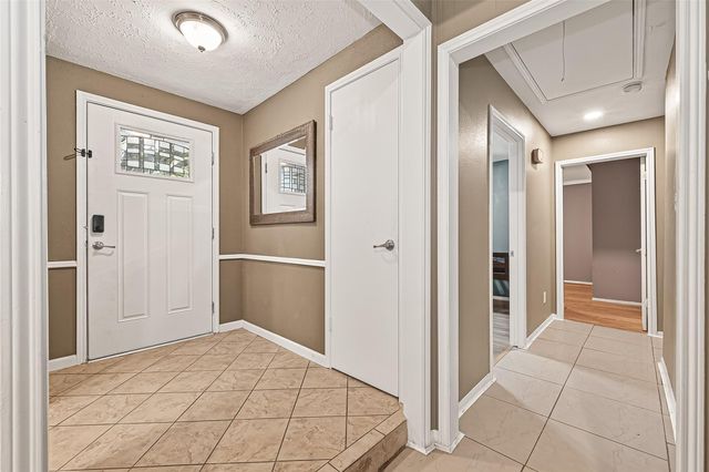 13702 Ella Lee Lane, Houston, TX 77077