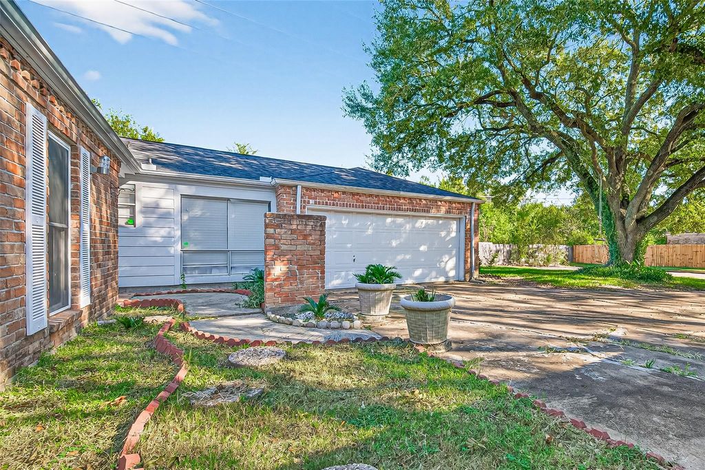 13702 Ella Lee Lane, Houston, TX 77077