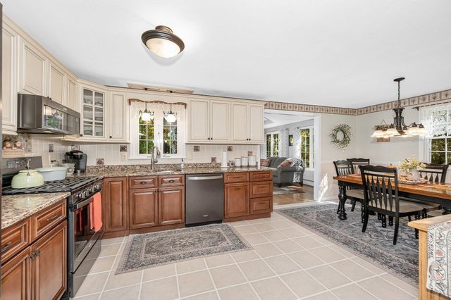 83 Black Oak Lane, Dracut, MA 01826
