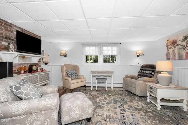 83 Black Oak Lane, Dracut, MA 01826