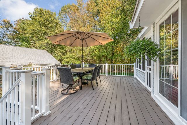 83 Black Oak Lane, Dracut, MA 01826