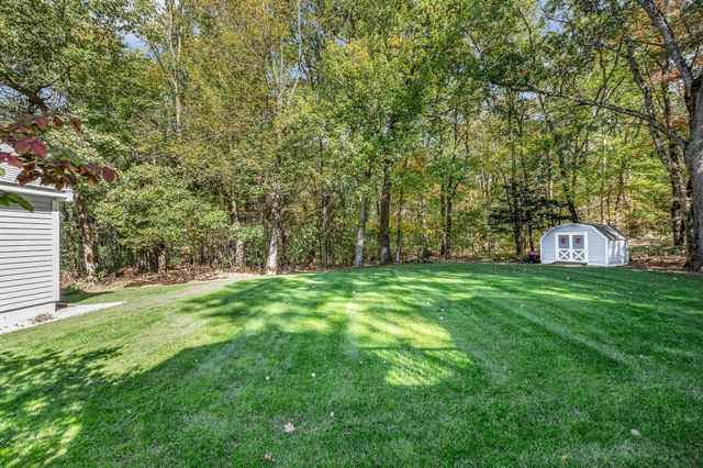 83 Black Oak Lane, Dracut, MA 01826