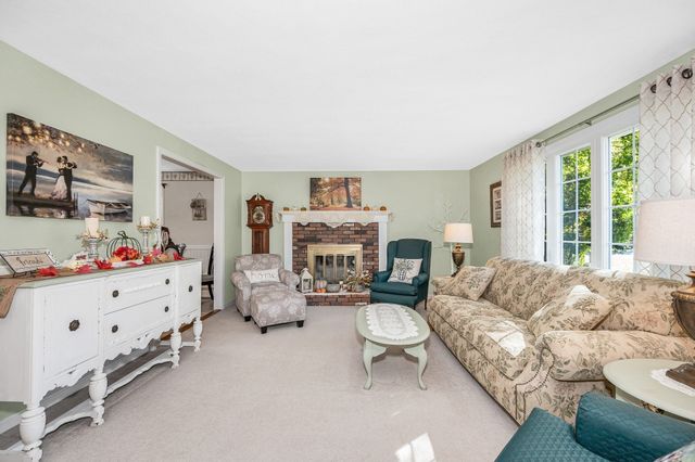 83 Black Oak Lane, Dracut, MA 01826