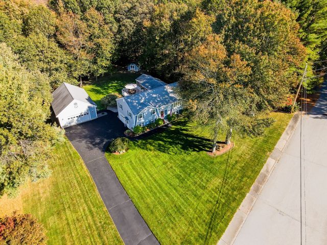 83 Black Oak Lane, Dracut, MA 01826
