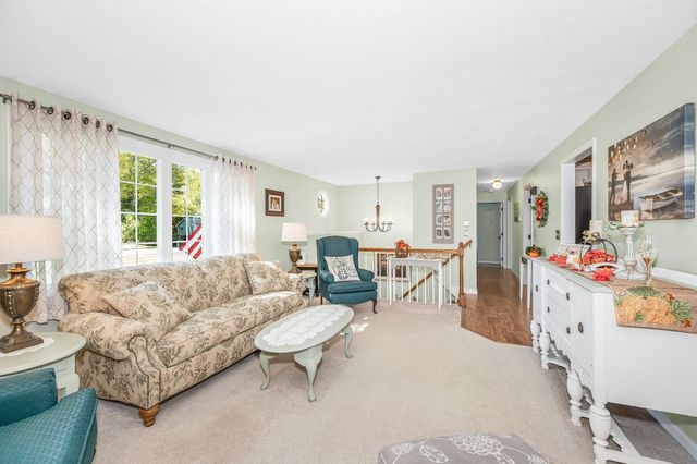 83 Black Oak Lane, Dracut, MA 01826