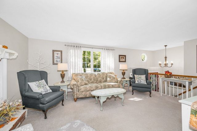 83 Black Oak Lane, Dracut, MA 01826