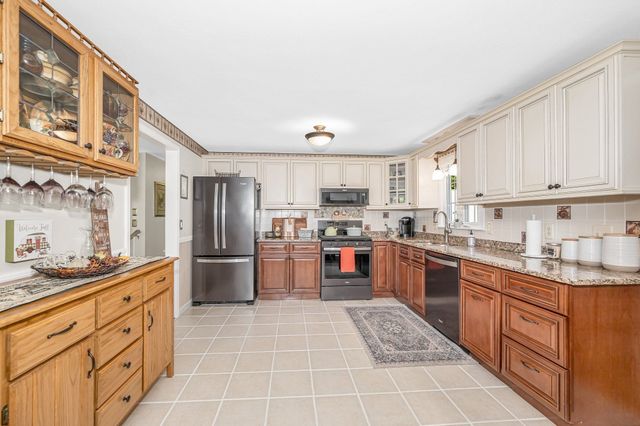 83 Black Oak Lane, Dracut, MA 01826