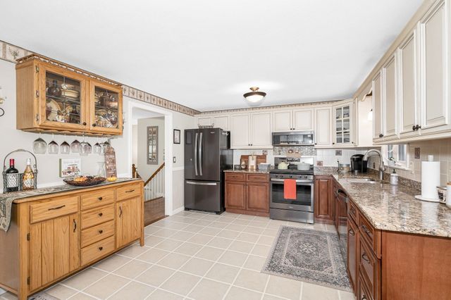 83 Black Oak Lane, Dracut, MA 01826