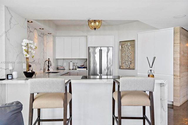 10 Venetian Way 804, Miami Beach, FL 33139