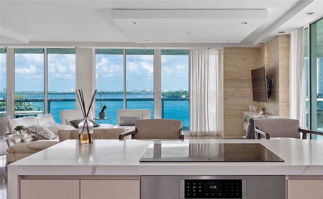 10 Venetian Way 804, Miami Beach, FL 33139