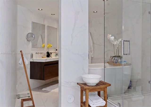 10 Venetian Way 804, Miami Beach, FL 33139