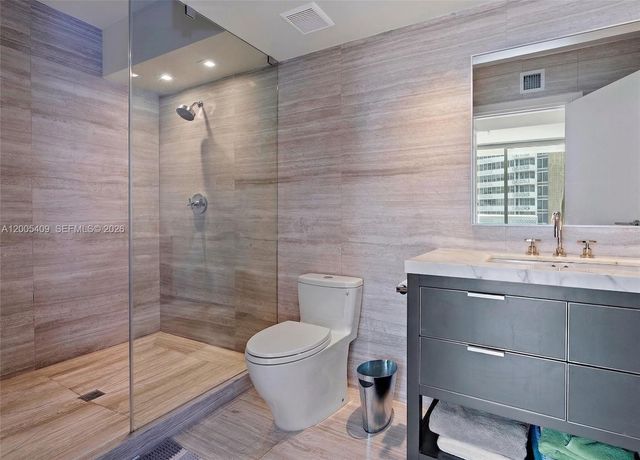 10 Venetian Way 804, Miami Beach, FL 33139