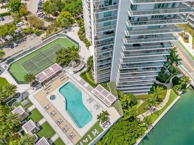 10 Venetian Way 804, Miami Beach, FL 33139
