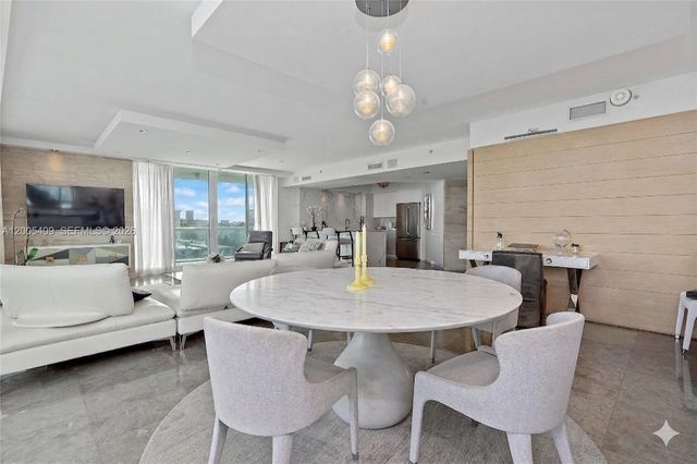 10 Venetian Way 804, Miami Beach, FL 33139