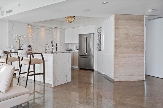 10 Venetian Way 804, Miami Beach, FL 33139