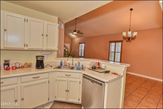 4736 LOMA DE COLOR Drive, El Paso, TX 79934