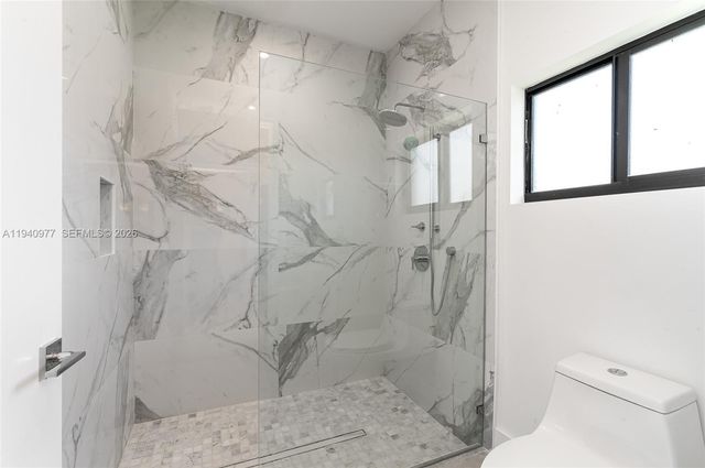 2560 NE 199th St, Miami, FL 33180