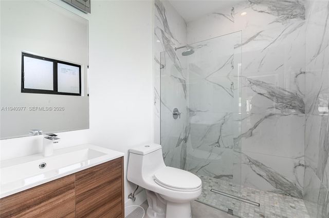 2560 NE 199th St, Miami, FL 33180