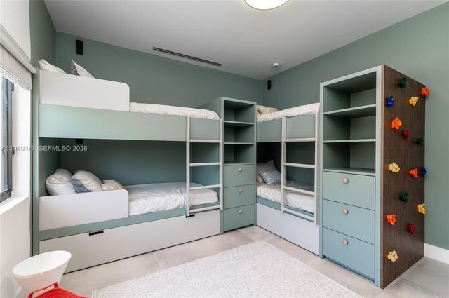 2560 NE 199th St, Miami, FL 33180