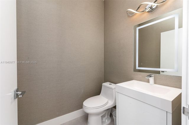 2560 NE 199th St, Miami, FL 33180