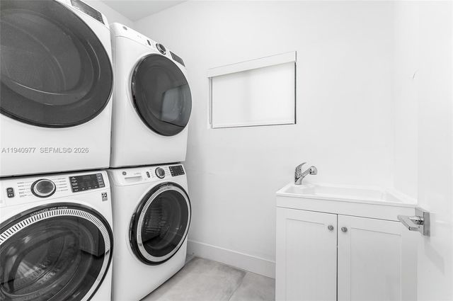 2560 NE 199th St, Miami, FL 33180