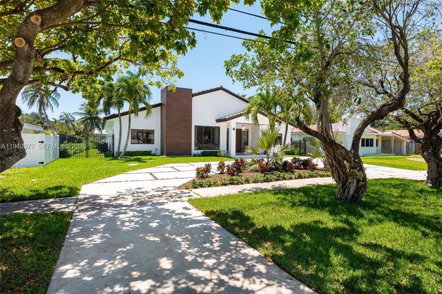 2560 NE 199th St, Miami, FL 33180