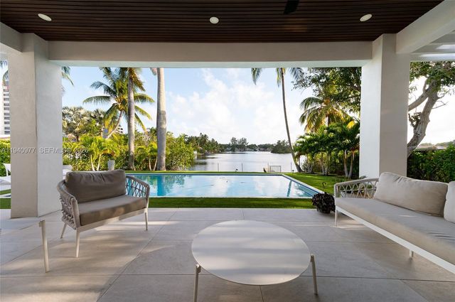 2560 NE 199th St, Miami, FL 33180