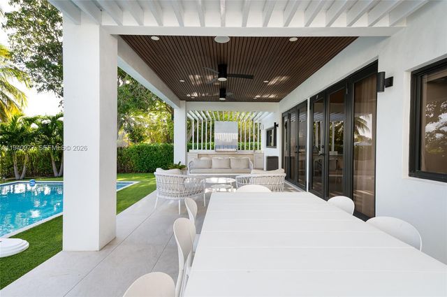 2560 NE 199th St, Miami, FL 33180